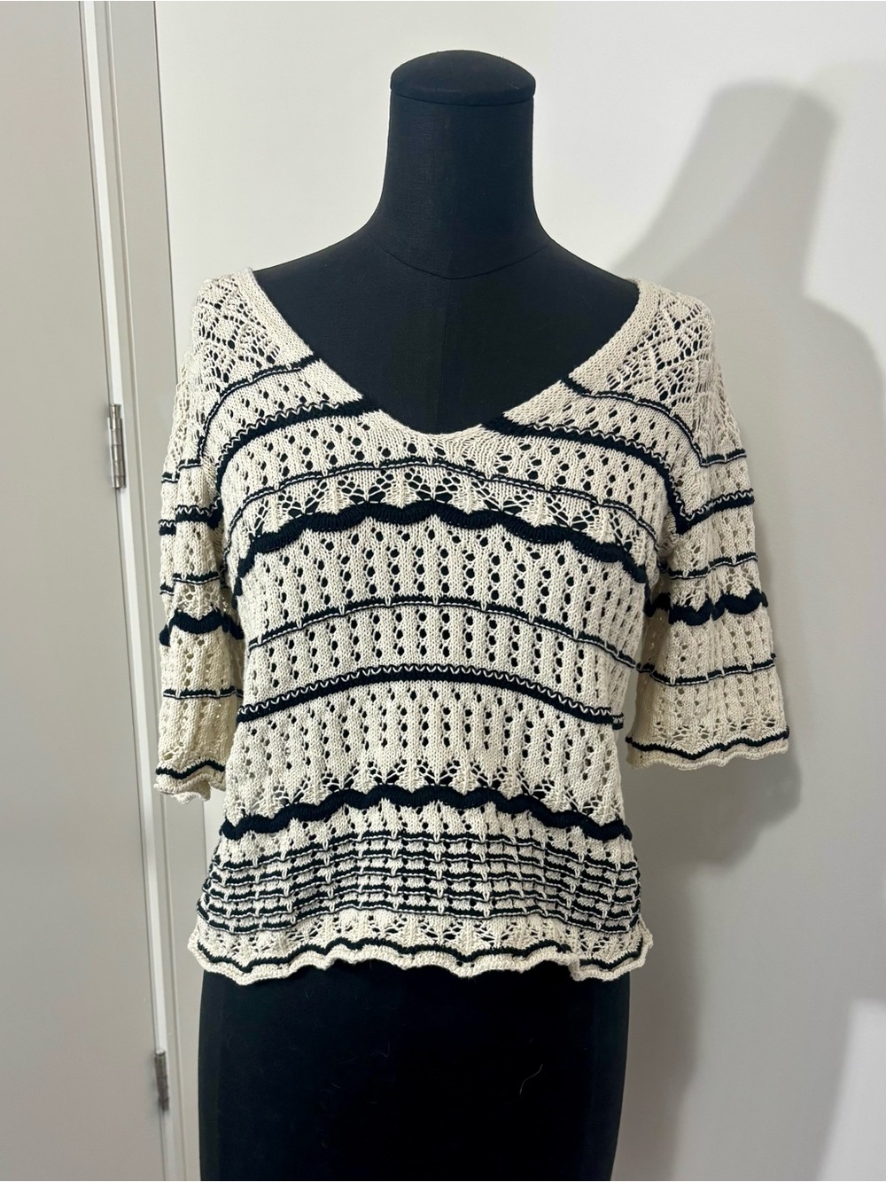 Cream and Black Open Knit V-Neck Top Vero Moda Size S